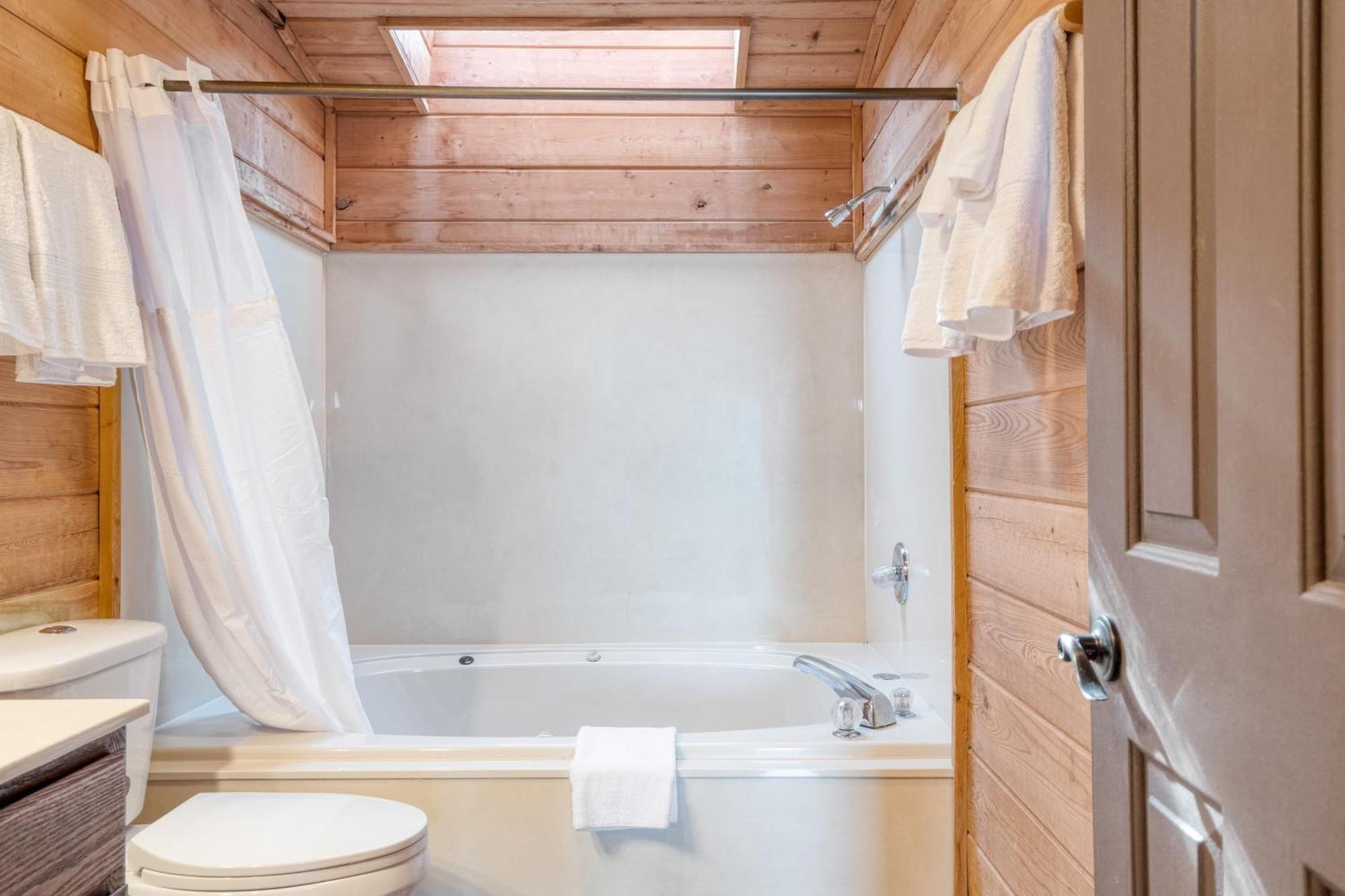Fontana By Avantstay Gorgeous Mountain Cabin W Views Hot Tub Game Room Gatlinburg Ngoại thất bức ảnh